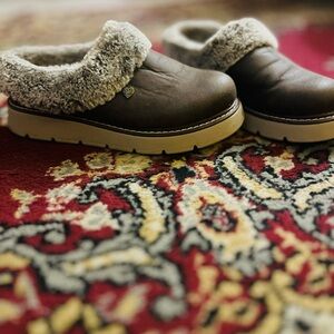 Brown Faux Fur Lined Bobs